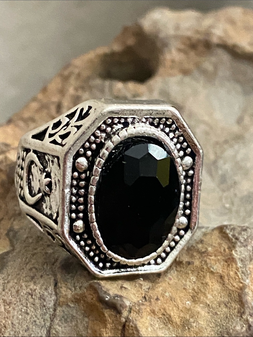 5/$10❤️❤️❤️NEW Silver Tone Zinc Alloy Faceted Black Glass Ring